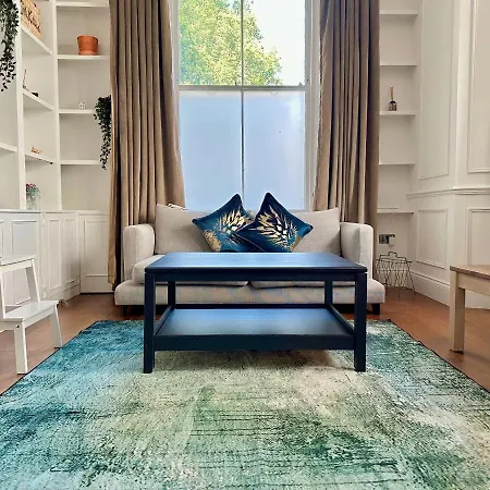 Luxurious 2-Bedroom, 2-Bathroom Paddington Retreat With En-Suite Tv Bed